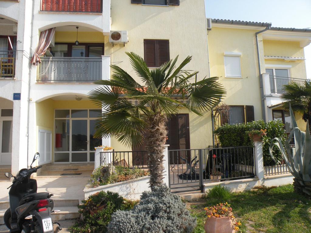 Sunset Apartment With A Private Yard At Medulin Riviera Camera foto